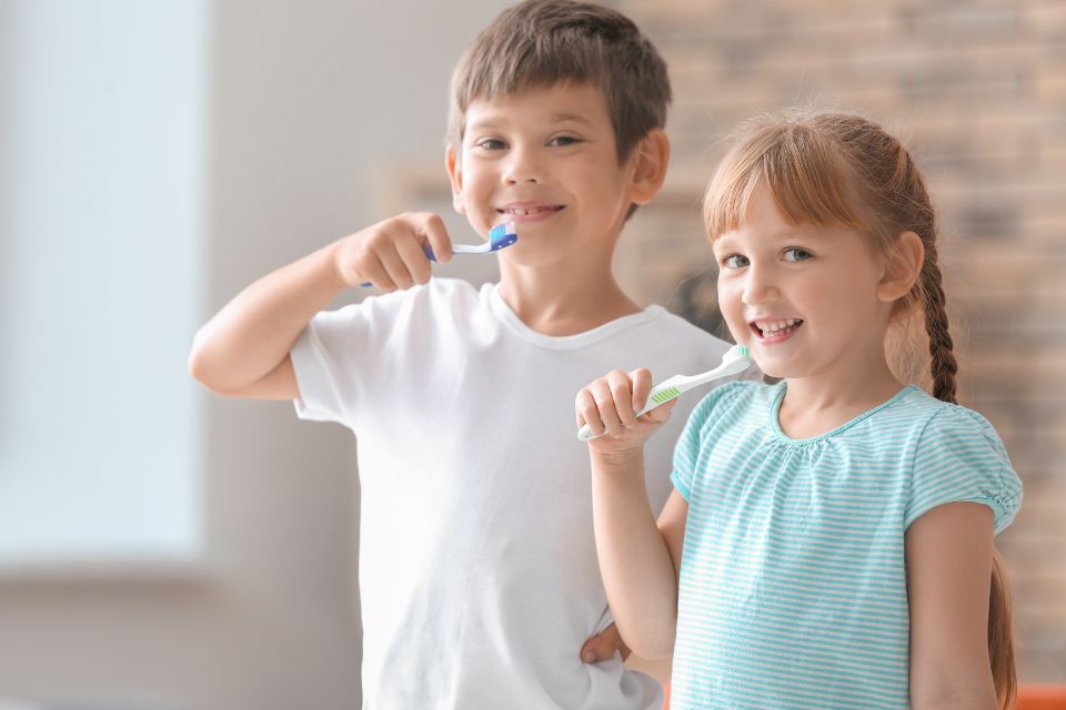 兒童牙齒矯正年齡黃金期是幾歲？有兒童矯正牙齒補助嗎？